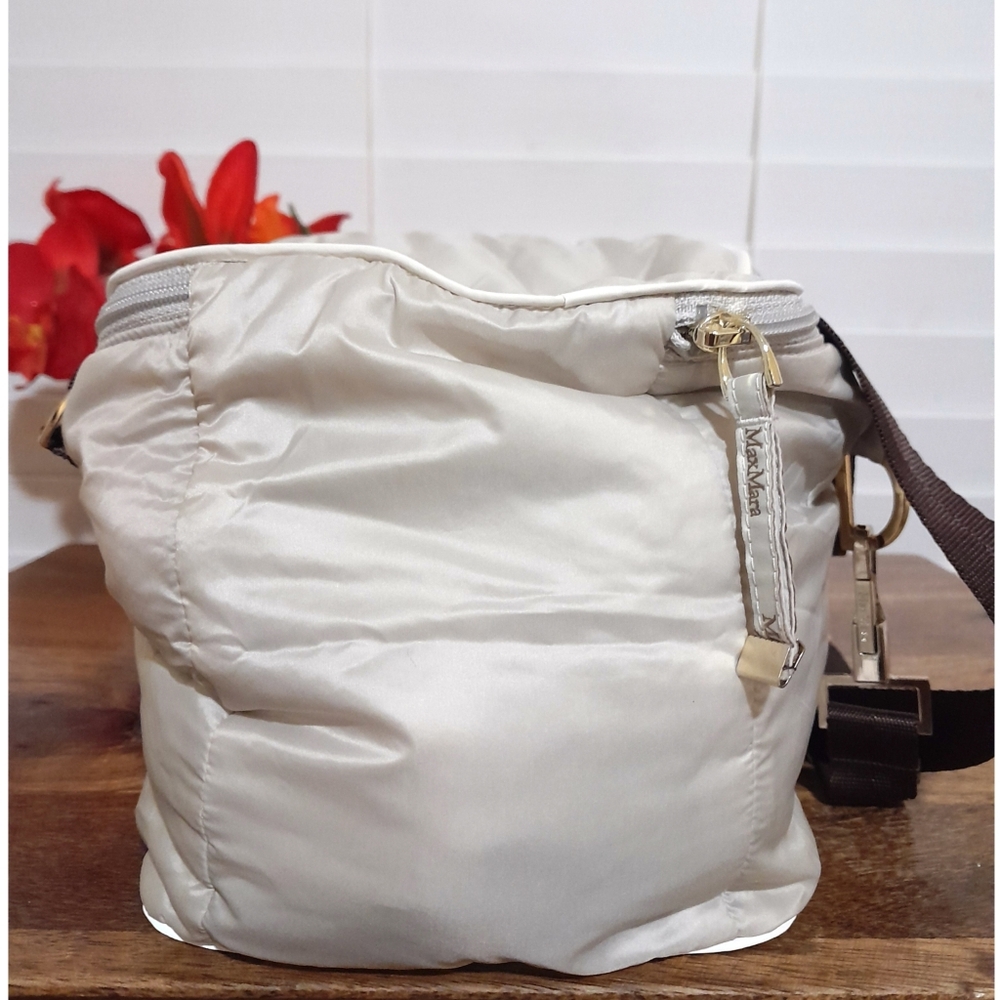 MaxMara The‎ Cube Minimalist Lightweight Neutral Color  Bag 6"W×6"H - Picture 4 of 9